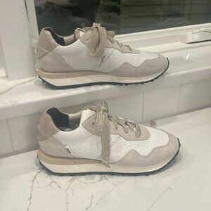 P448 tennis shoes size 40 like new